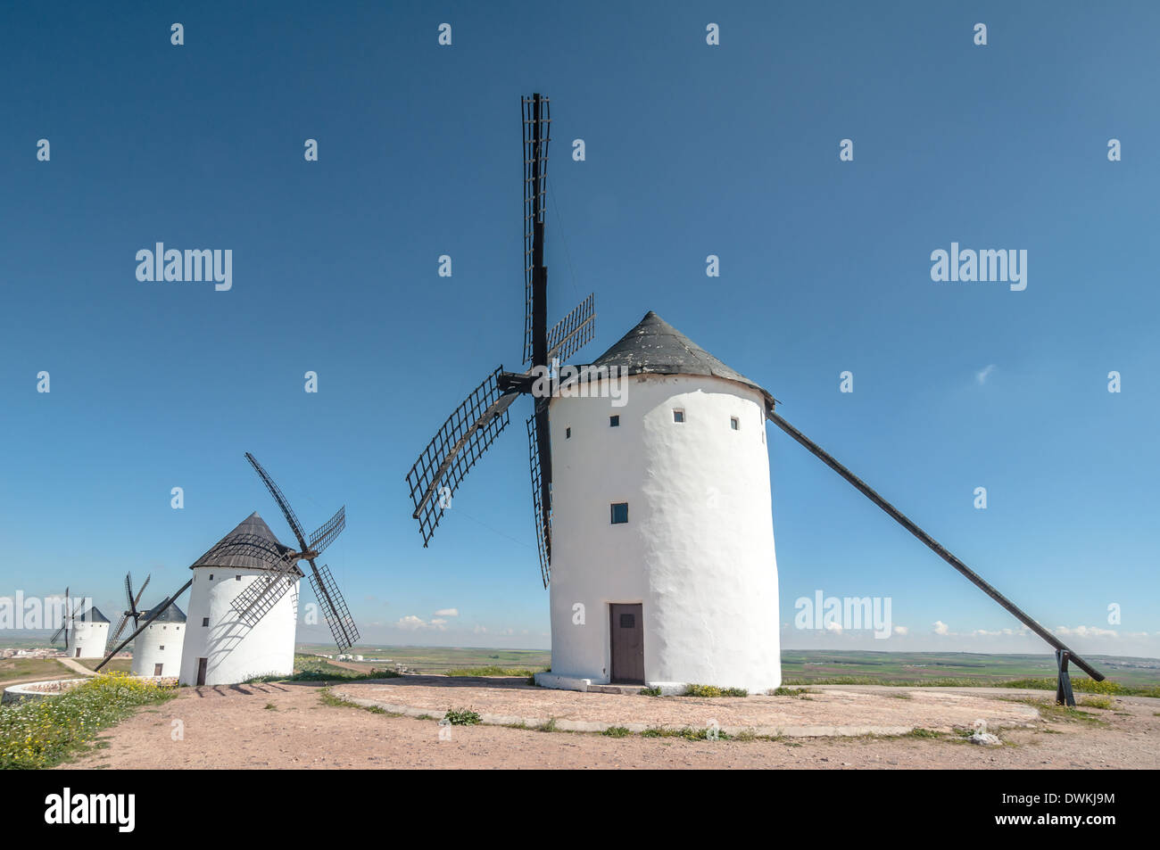 Typische spanische Windmühlen im Alcazar de San Juan Stockfoto