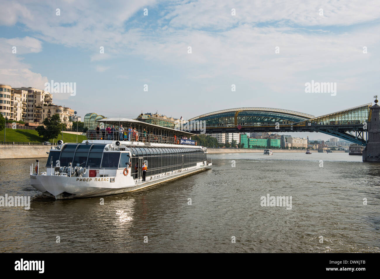 Flusskreuzfahrt Schiff auf der Moskwa (Moskwa), Moskau, Russland, Europa Stockfoto