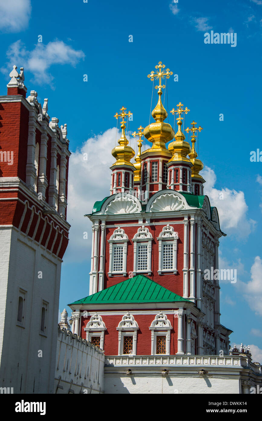 Goldene Kuppeln im Nowodewitschi-Kloster, Moskau, Russland, Europa Stockfoto