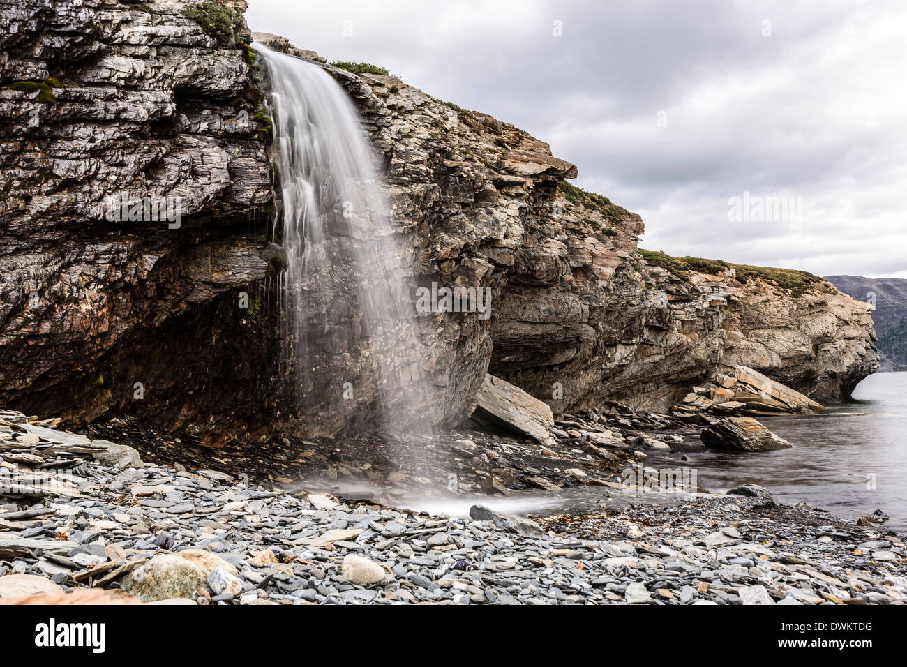 Slow-Shutter Speed Erfassung eines Wasserfalls in Rama, Labrador, Kanada, Nordamerika Stockfoto