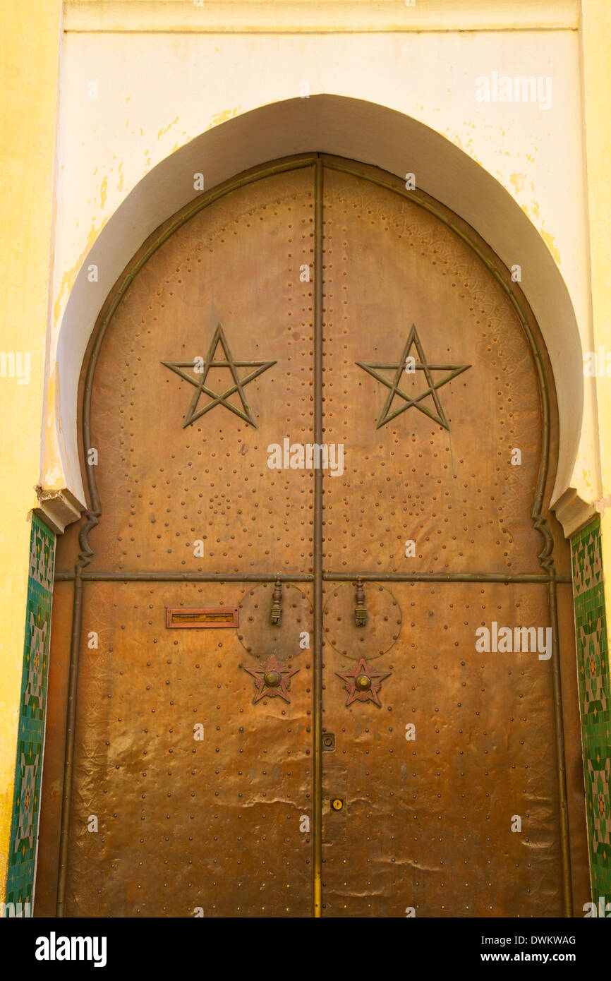 Tür zur Moschee, Medina, Meknès, Marokko, Nordafrika, Afrika Stockfoto