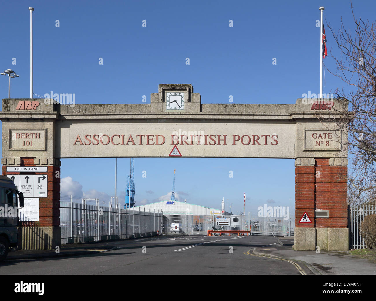 die Stadt und den Hafen von Southampton an der Südküste von England. Der alte ABP-Hafeneinfahrt Stockfoto