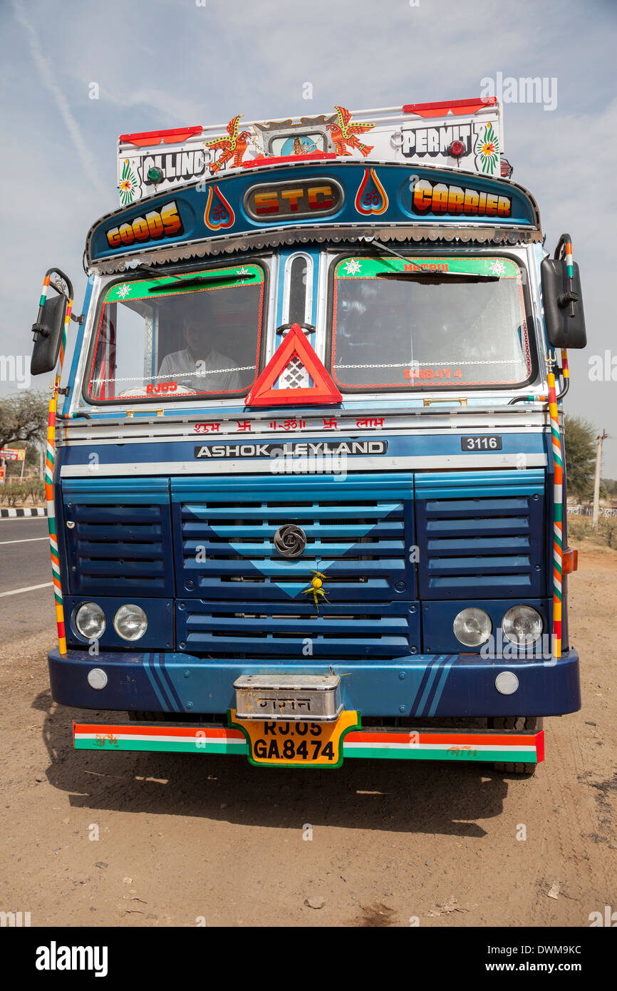 Rajasthan, Indien. LKW-Ladung, Warenträger. Stockfoto