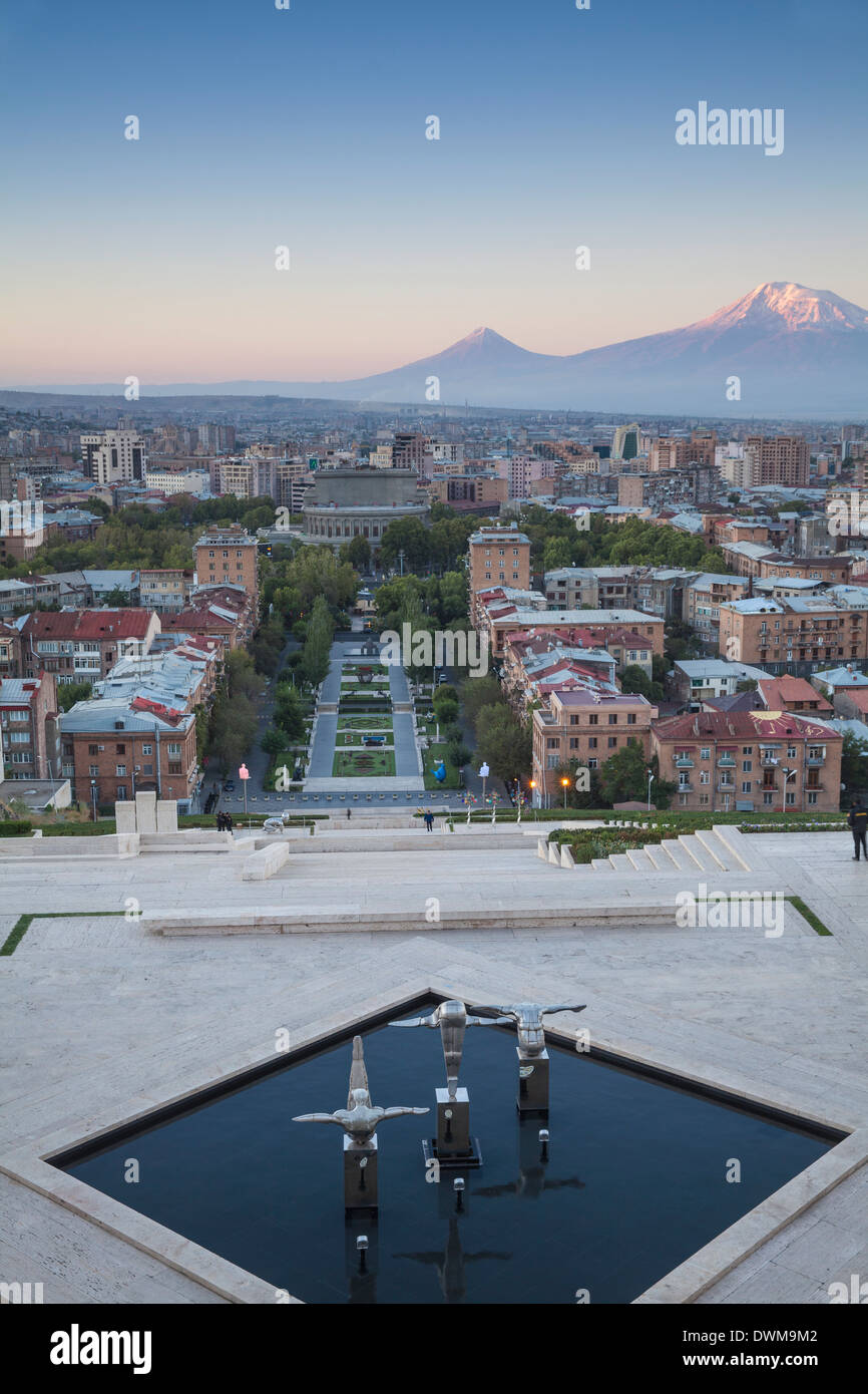 Ansicht von Eriwan und Berg Ararat aus Kaskade, Eriwan, Armenien, Zentral-Asien, Asien Stockfoto
