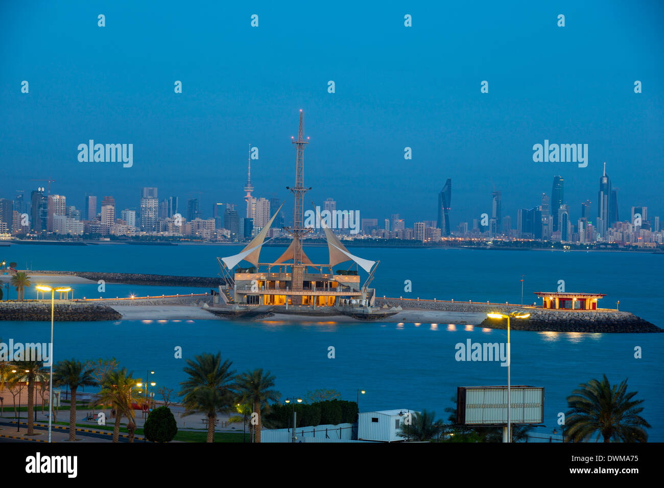 Marina Wellen Freizeit-Komplex, ein dreistöckiges Freizeit-Komplex, Salmiya, Kuwait-Stadt, Kuwait, Naher Osten Stockfoto