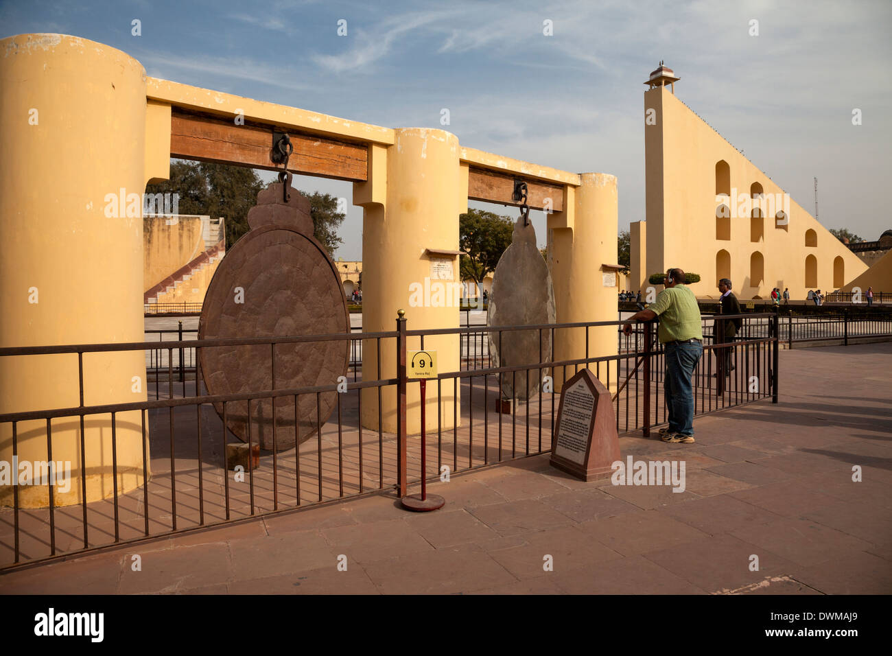 Jaipur, Rajasthan, Indien. Jantar Mantar, eine aus dem 18. Jahrhundert-Website für astronomische Beobachtungen, heute ein UNESCO-Welterbe. Stockfoto