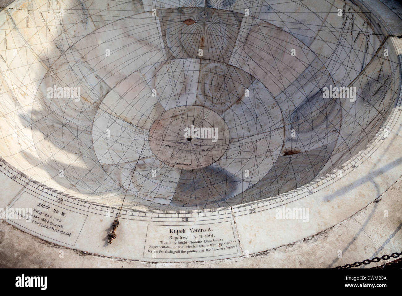 Jaipur, Rajasthan, Indien. Jantar Mantar, eine aus dem 18. Jahrhundert-Website für astronomische Beobachtungen, heute ein UNESCO-Welterbe. Stockfoto