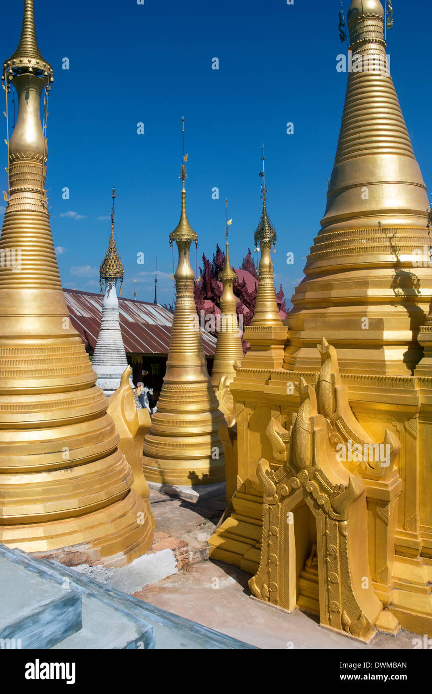 Shwe Inn Thein Paya Tempelanlage bei Ithein (auch Indein) in der Nähe von Inle-See im Shan-Staat im zentralen Myanmar (Burma). Stockfoto