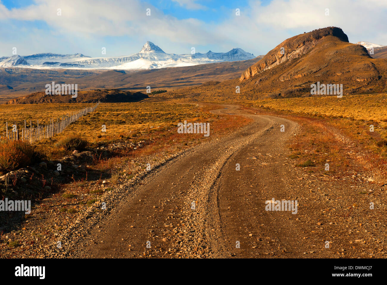 Patagonischen Steppe, Felsen und Berge in der Provinz Santa Cruz in Argentinien, Südamerika Stockfoto