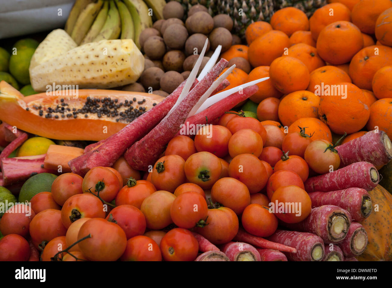 Jaipur, Rajasthan, Indien. Obst und Gemüse in einem Streetside Stand. Stockfoto