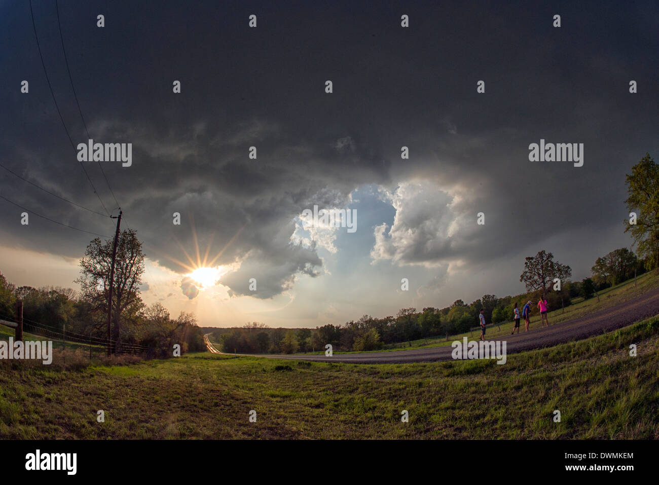 Dramatischen Wolkenformationen am Rand von einem Abend Gewitter in ländlichen Oklahoma, Vereinigte Staaten von Amerika, Nordamerika Stockfoto