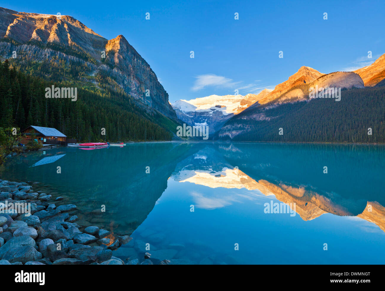 Sonnenaufgang, Lake Louise, Banff Nationalpark, UNESCO-Weltkulturerbe, Alberta, kanadischen Rocky Mountains, Kanada Stockfoto