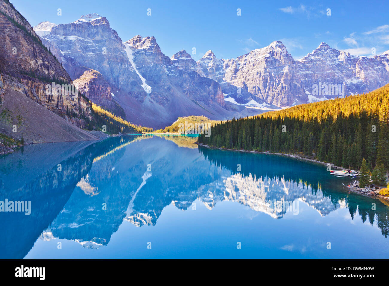 Reflexionen der Moraine Lake im Valley of the Ten Peaks, Banff National Park, UNESCO Website, Alberta, Kanada, Kanada Stockfoto