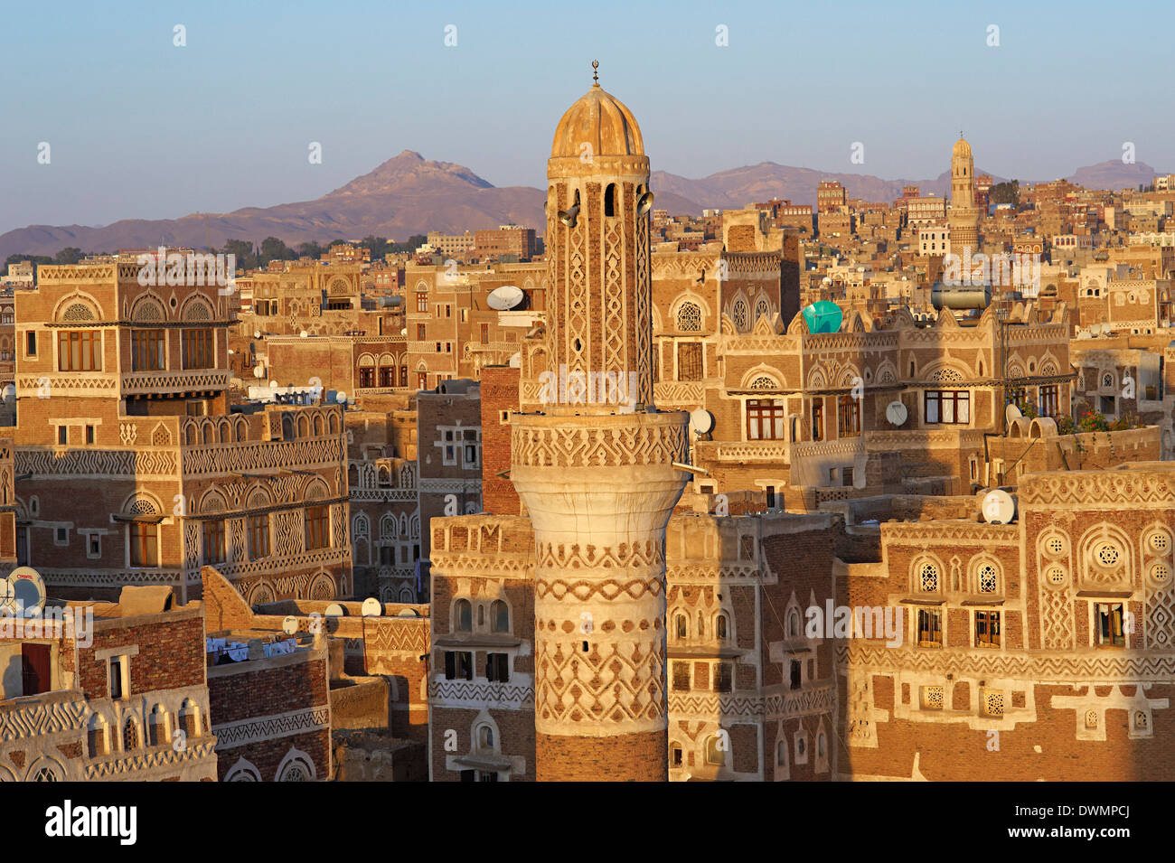 Erhöhten Blick auf die alte Stadt Sanaa, UNESCO-Weltkulturerbe, Jemen, Nahost Stockfoto
