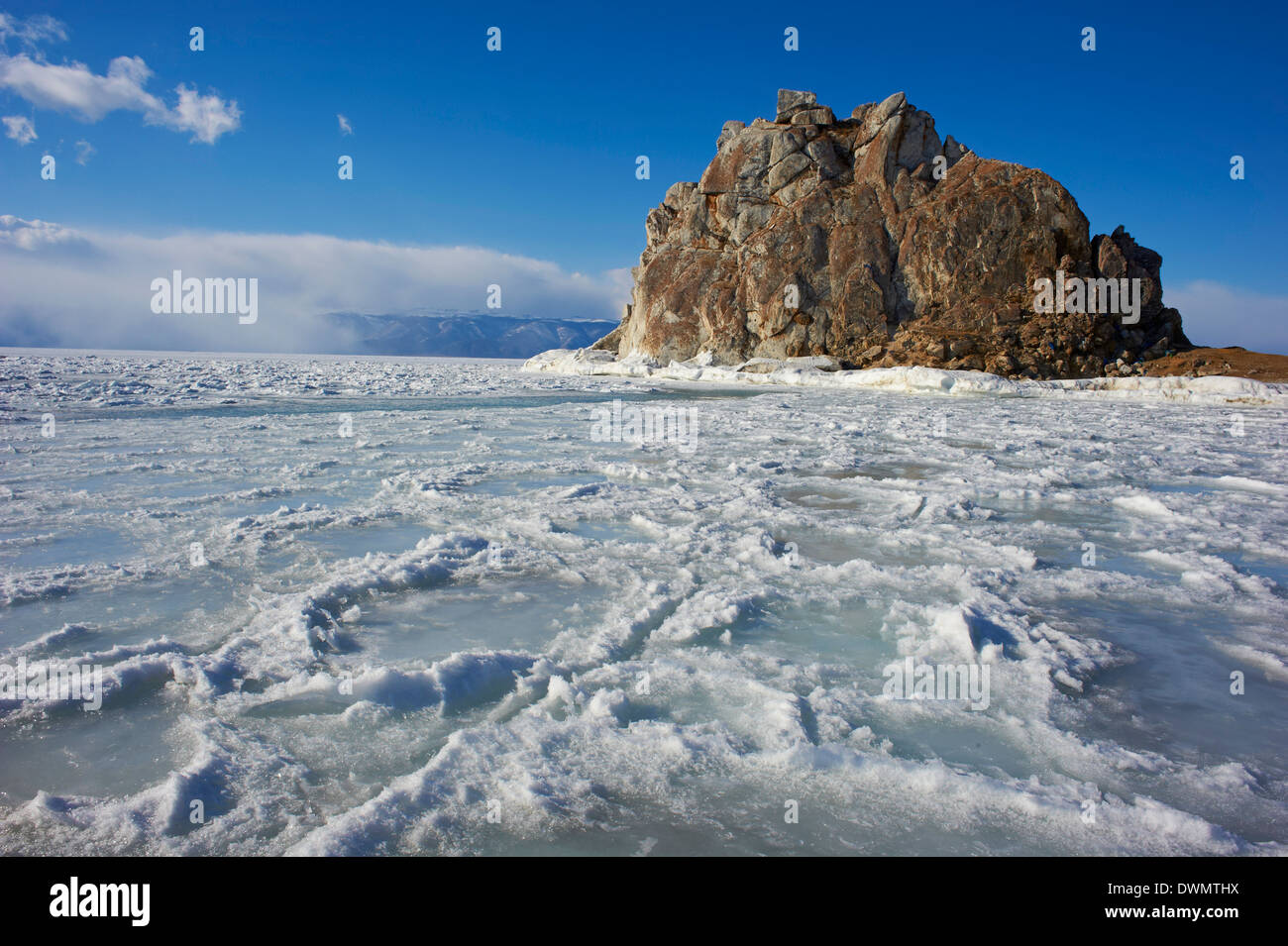 Schamane Rock, Maloje More (kleines Meer), Olchon, der UNESCO, Oblast Irkutsk, Baikalsee, Sibirien, Russland Stockfoto