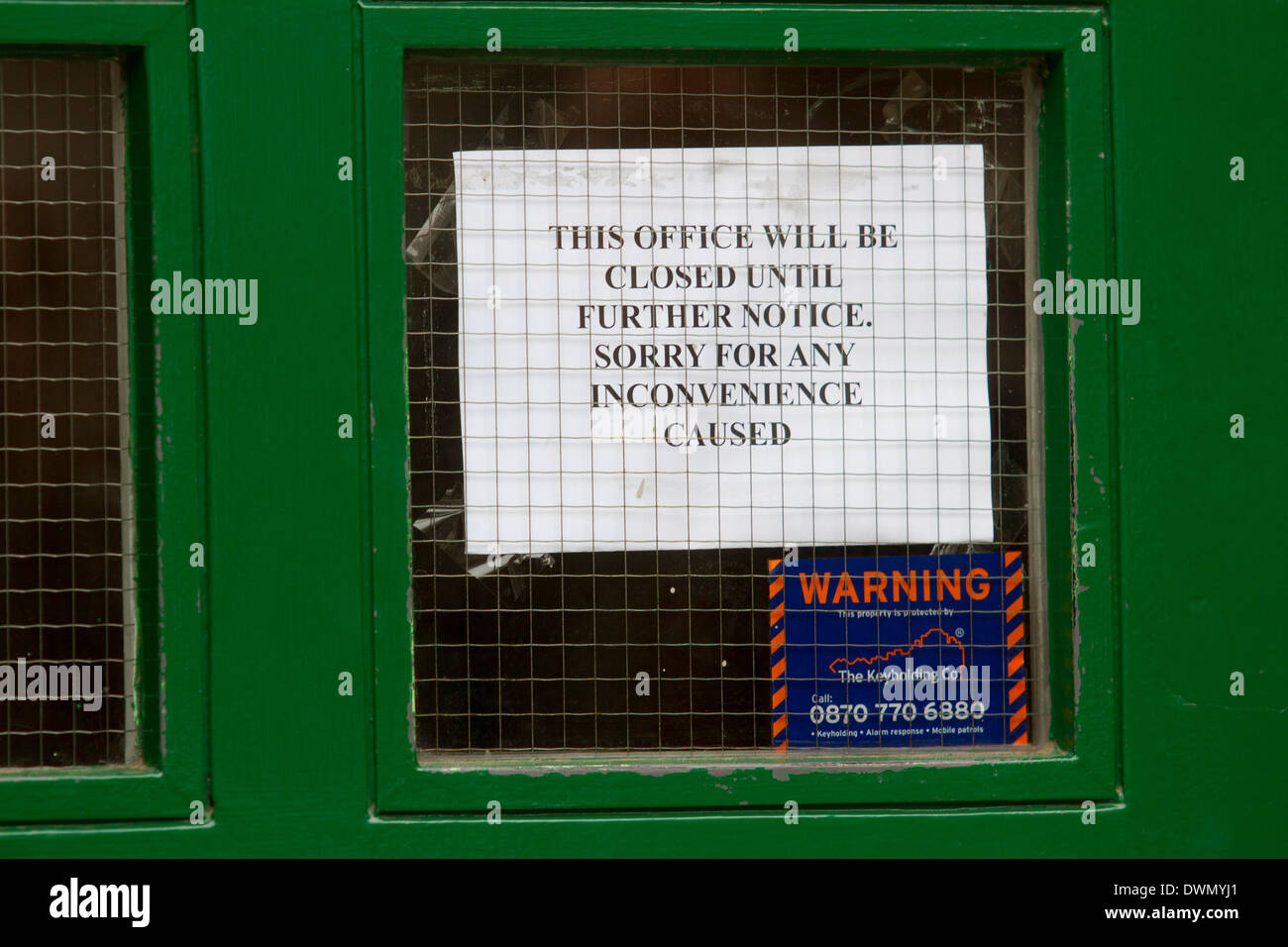 London UK. 11. März 2014. Ein Schild am RMT Hauptquartier liest wird dieses Amt bis auf weiteres geschlossen "der Tod des Gewerkschaftsführers Bob Crow im Alter von 52 Jahren verstorbenen von einem Verdacht auf Herzinfarkt in London Credit: Amer Ghazzal/Alamy Live-Nachrichten Stockfoto