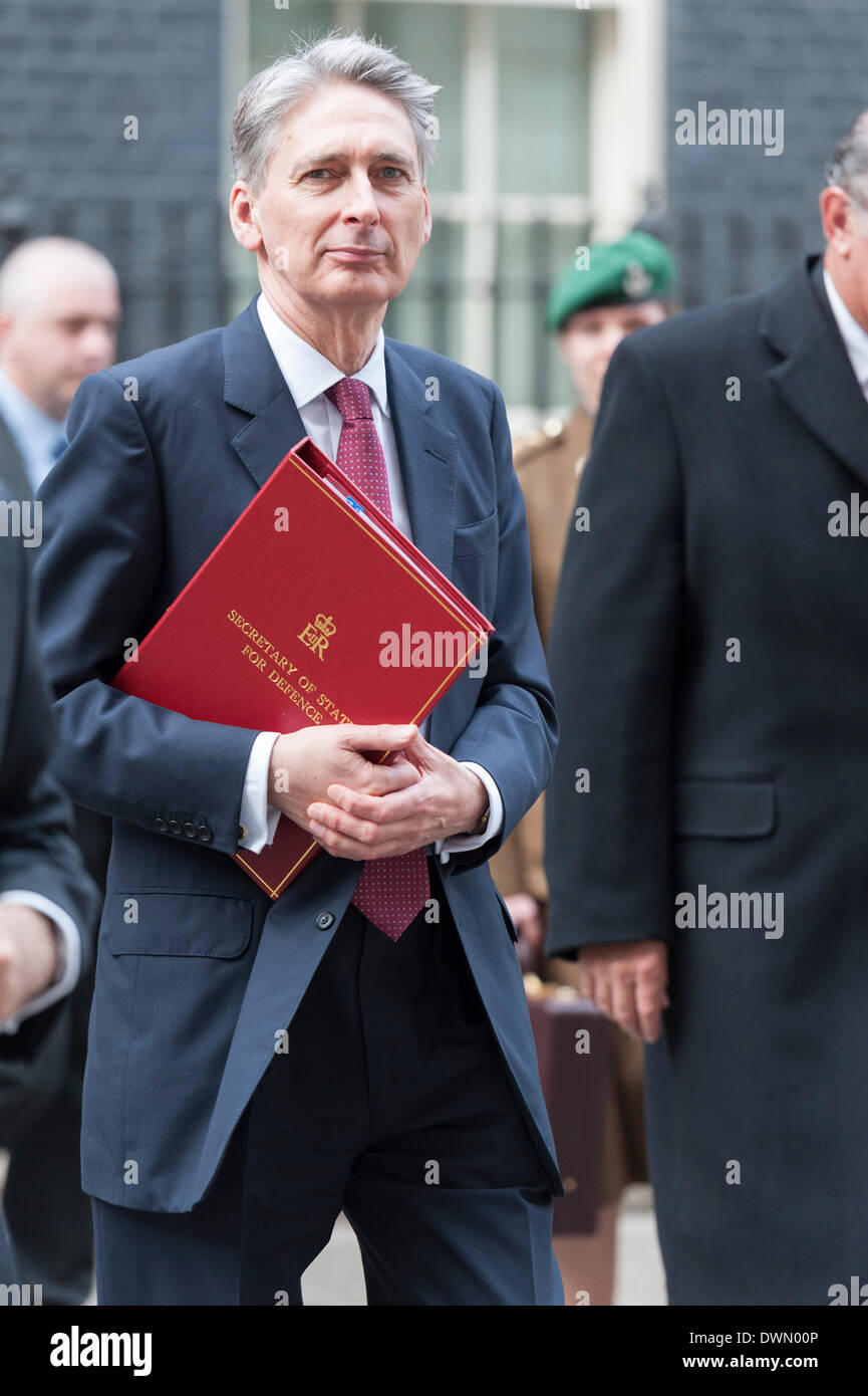 London, UK. 11. März 2014.  Defence Secretary Philip Hammond verlässt 10 Downing Street nach einem Treffen mit australischer Außenminister Julie Bishop und Verteidigung-Minister David Johnston, um ausländische diskutieren und Verteidigung politischen Herausforderungen und Chancen für die weitere gemeinsame Zusammenarbeit. Bildnachweis: Lee Thomas/Alamy Live-Nachrichten Stockfoto