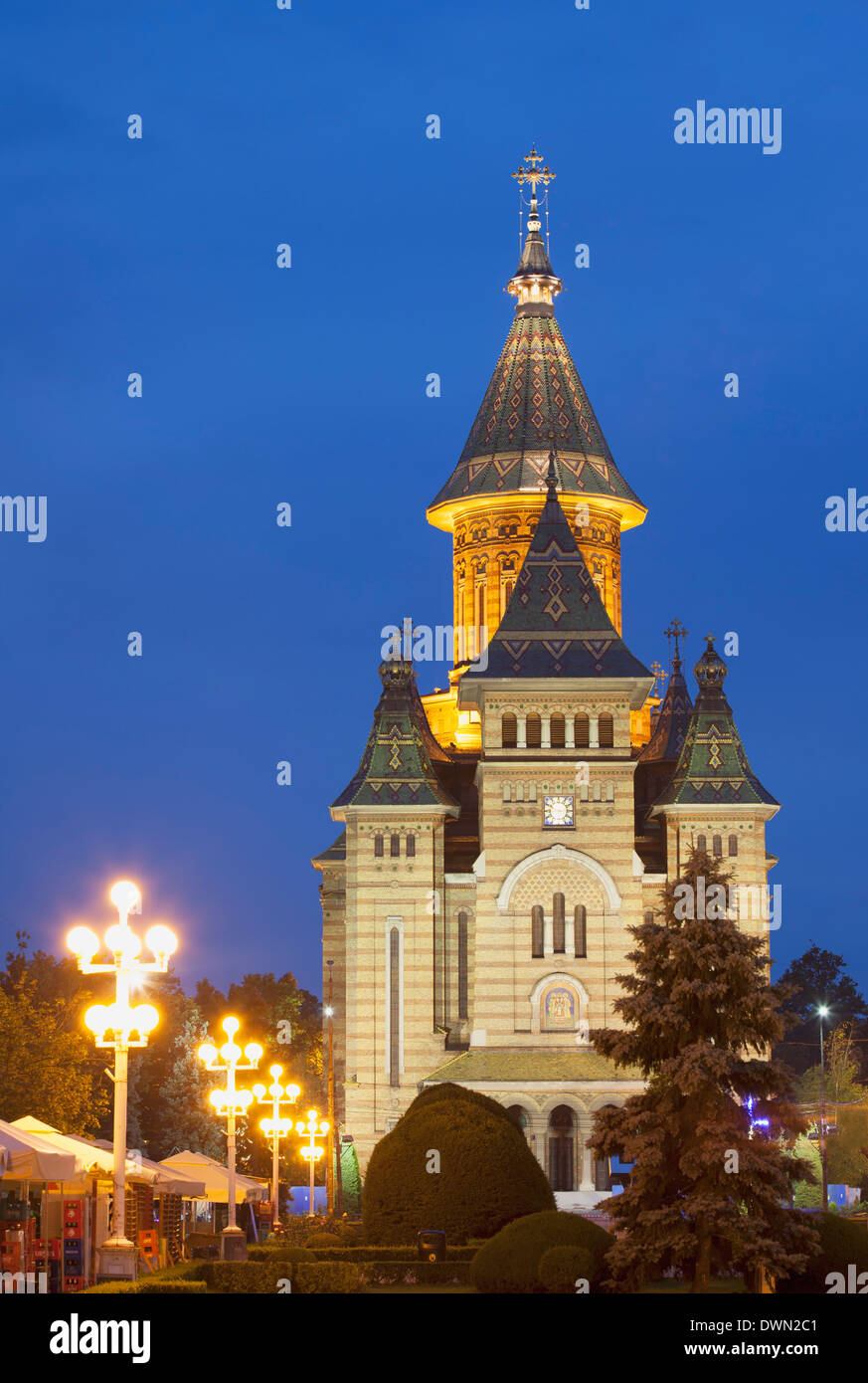 Kathedrale in Piata Victoriei in der Abenddämmerung, Timisoara, Banat, Rumänien, Europa Stockfoto