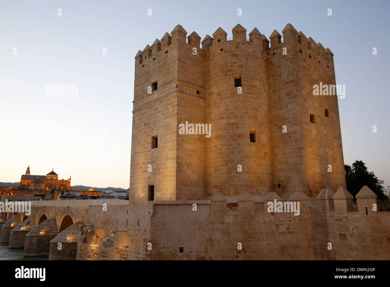Calahorra Turm auf die römische Brücke, UNESCO-Weltkulturerbe, Córdoba, Andalusien, Spanien, Europa Stockfoto