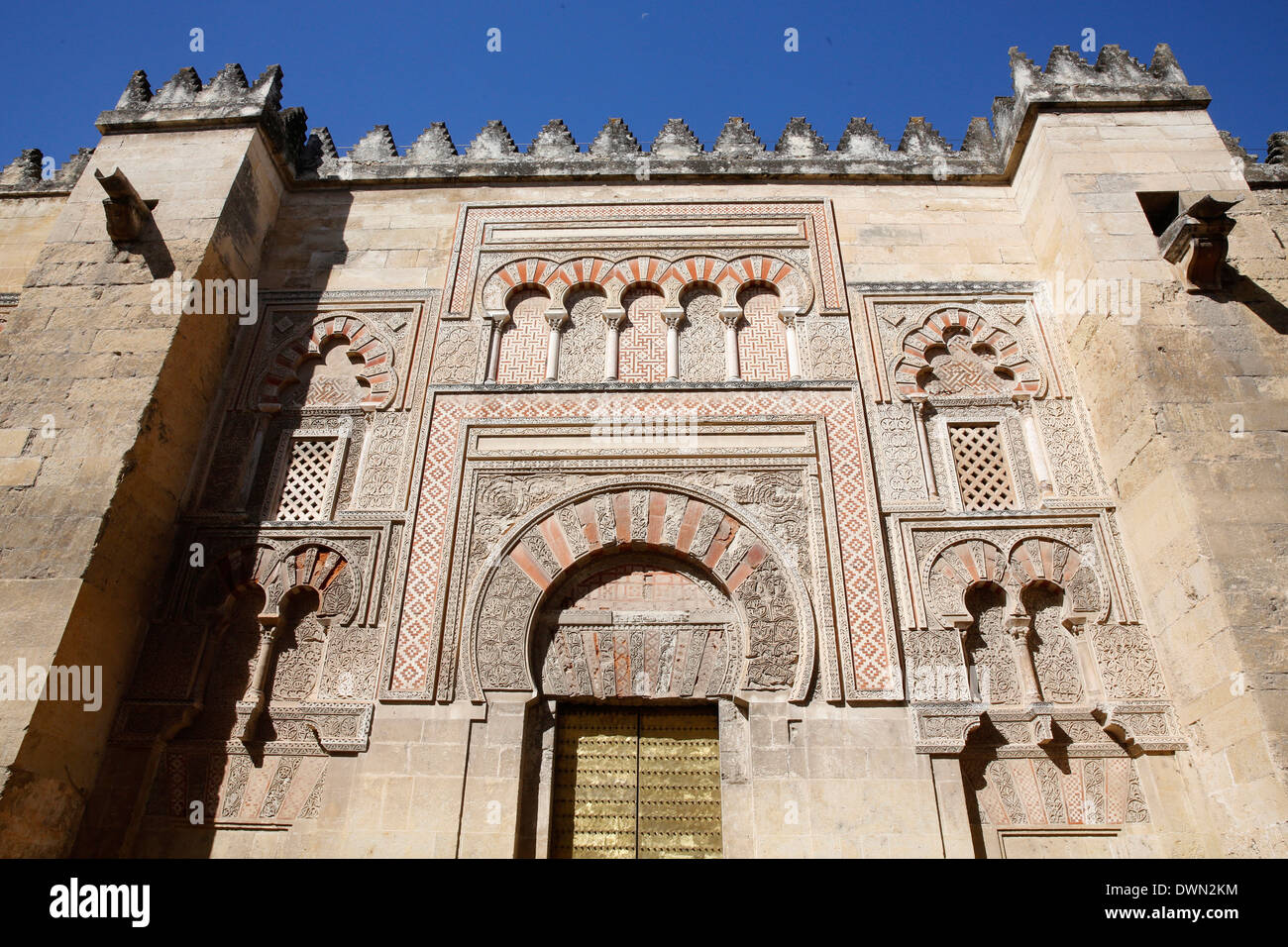 Walll auf die Moschee (Mezquita) und die Kathedrale von Cordoba, UNESCO-Weltkulturerbe, Córdoba, Andalusien, Spanien, Europa Stockfoto