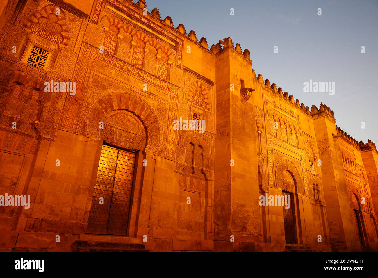 Walll auf die Moschee (Mezquita) und die Kathedrale von Cordoba, UNESCO-Weltkulturerbe, Córdoba, Andalusien, Spanien, Europa Stockfoto