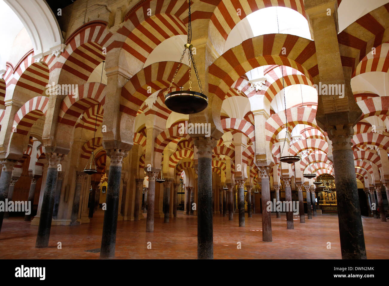 Bögen aus der Moschee (Moschee) und die Kathedrale von Cordoba, UNESCO-Weltkulturerbe, Córdoba, Andalusien, Spanien, Europa Stockfoto