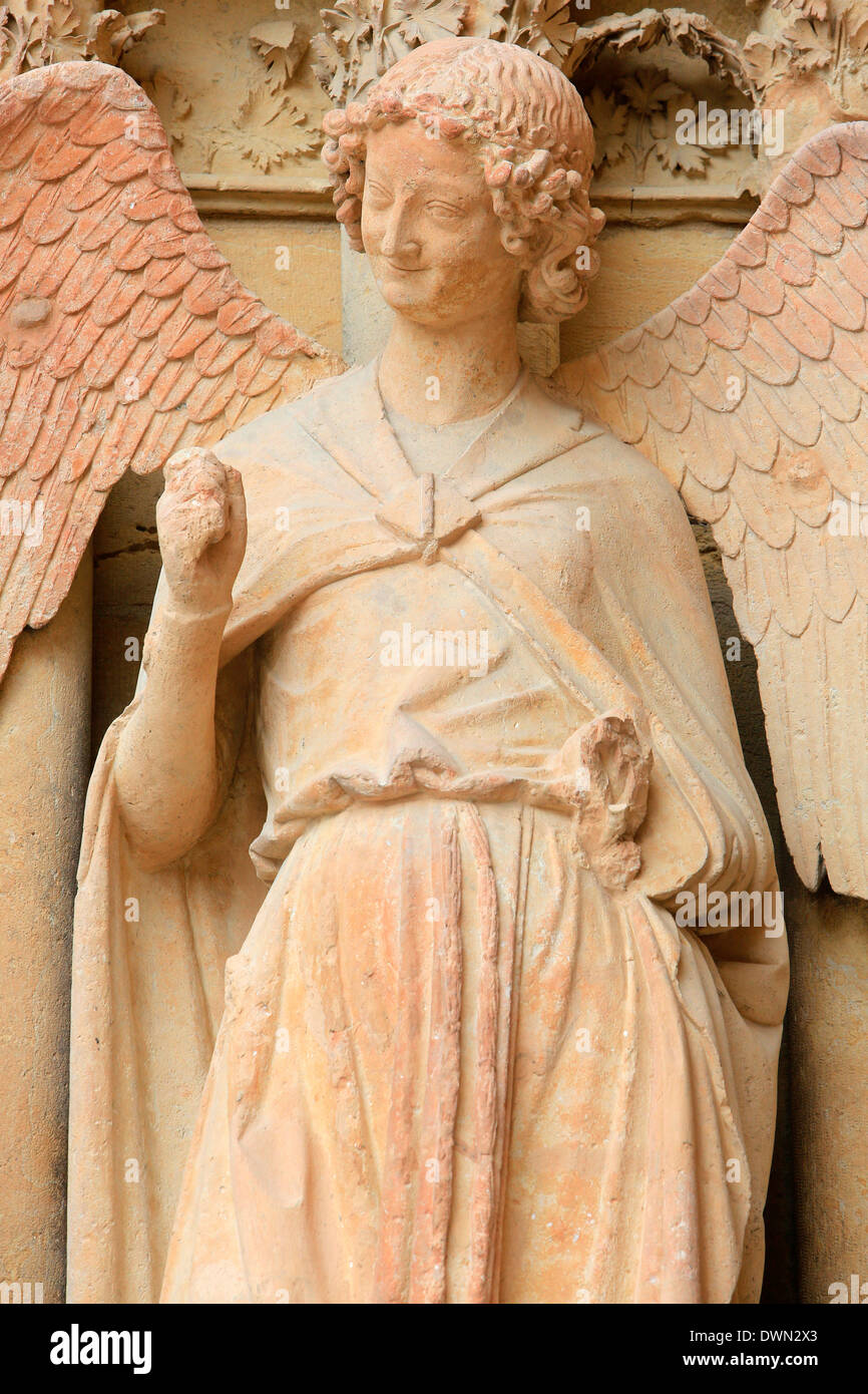 Guardian Angel Saint-Nicaise, Westfront, Kathedrale von Notre-Dame de Reims, der UNESCO, Reims, Marne, Champagne-Ardenne, Frankreich Stockfoto