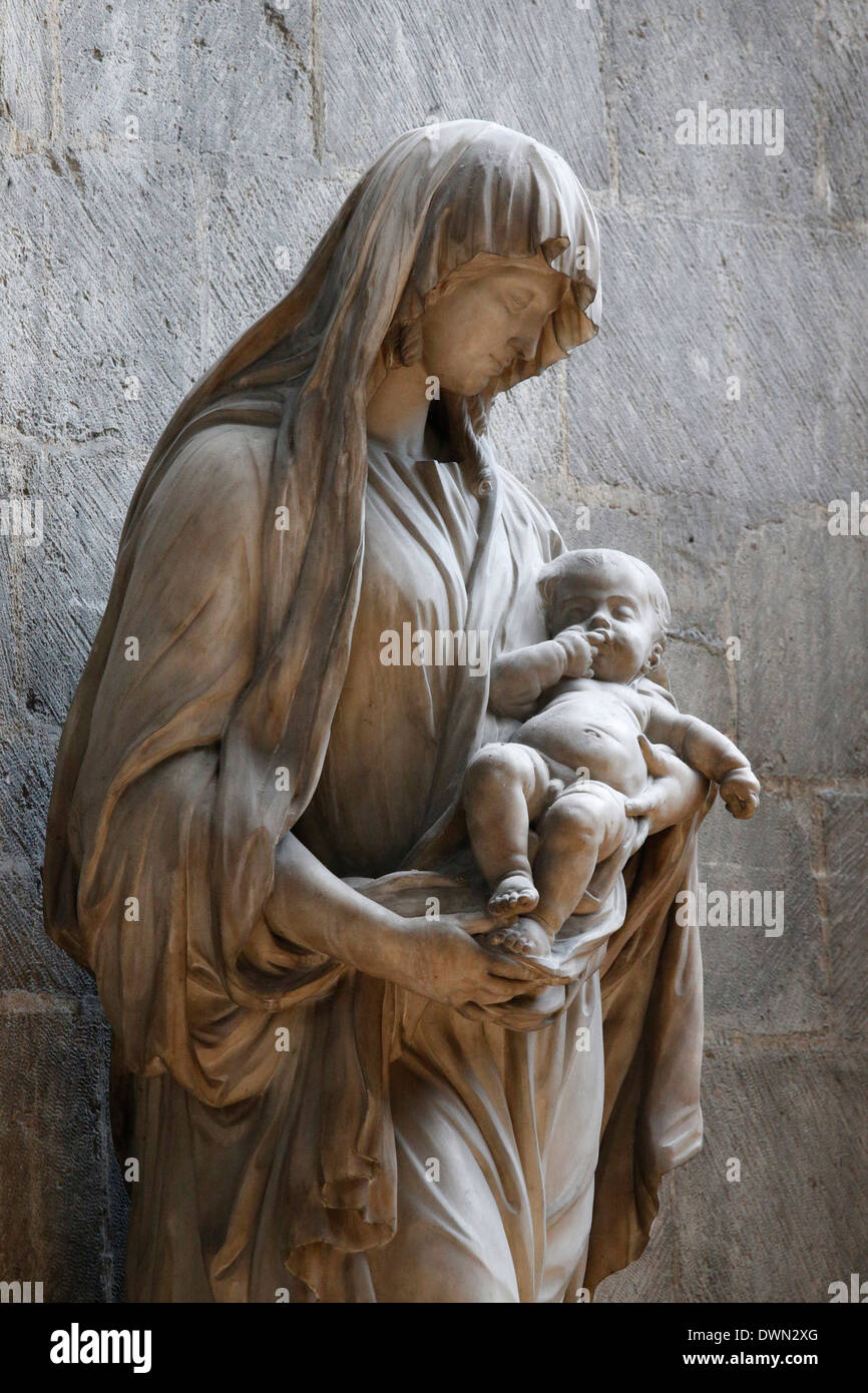 Madonna mit Kind, Kathedrale von Notre-Dame de Rouen, Rouen, Seine-Maritime, Normandie, Frankreich, Europa Stockfoto