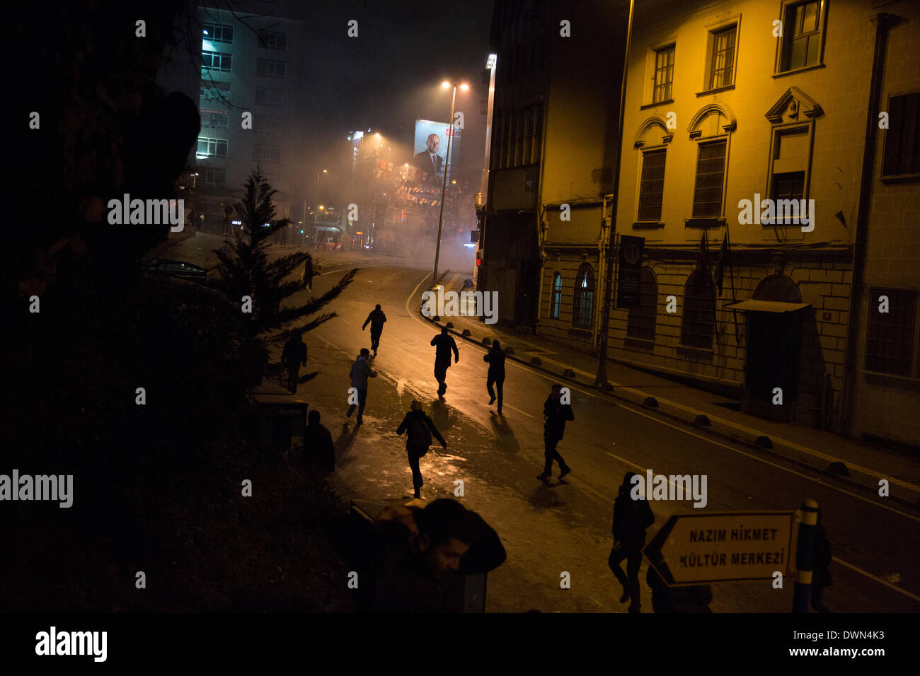 Landesweite Protesten führen zu Auseinandersetzungen zwischen zivilen Demonstranten und der Polizei in Kadiköy, Istanbul Stockfoto