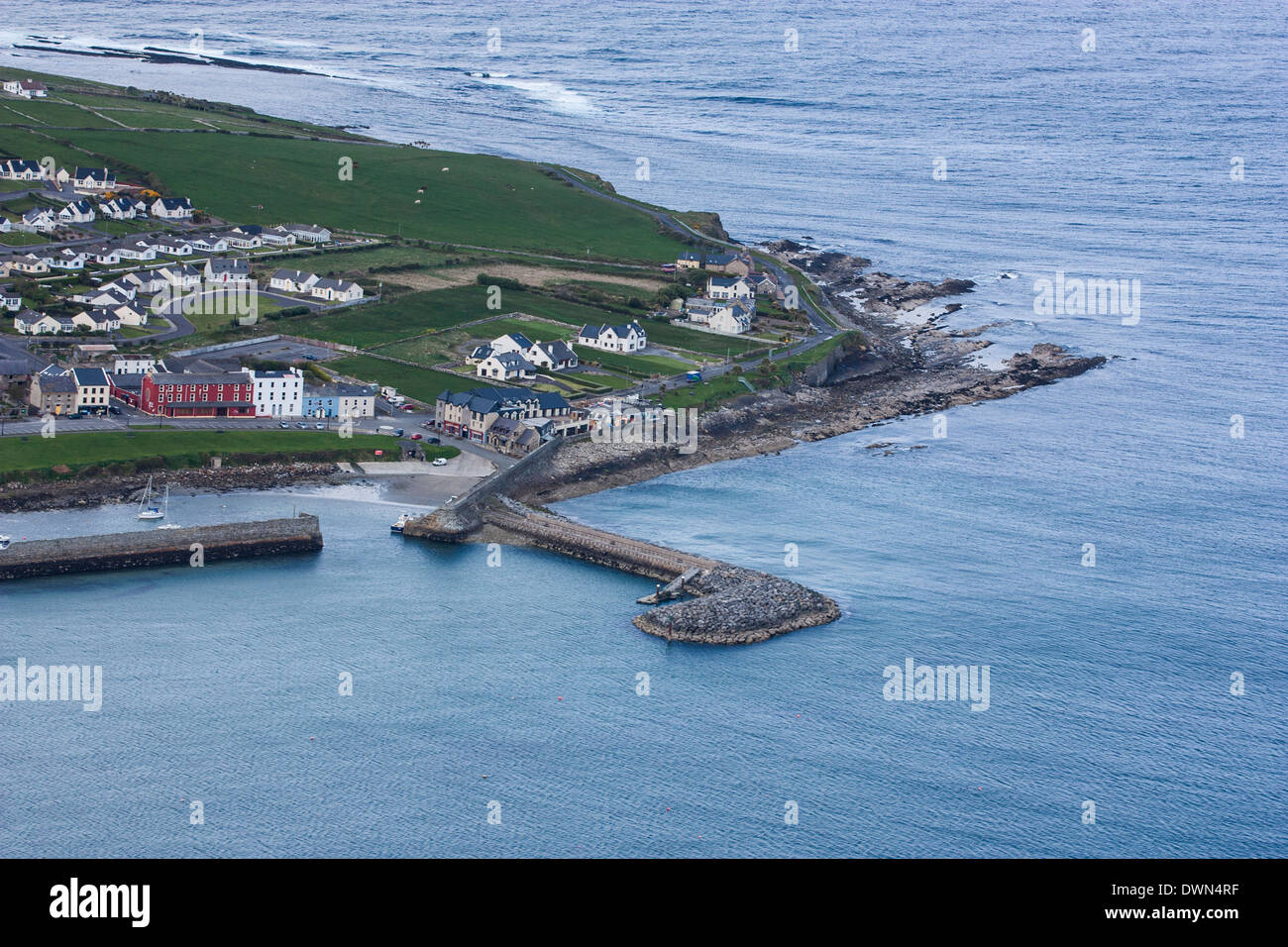 Mullaghmore Hafen, Sligo, wilden Atlantik Weg aus der Luft Stockfoto
