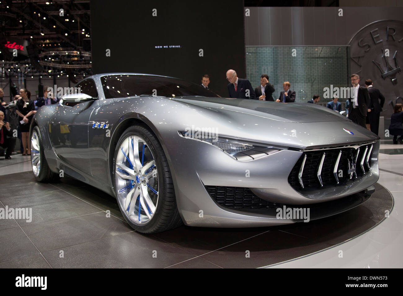 Detail von Maserati Logo. Supercar und Luxus Sportwagen auf Ausstellung in  Turin Auto zeigen Stockfotografie - Alamy