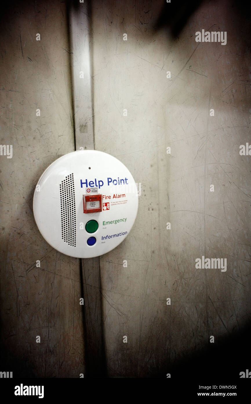 Help-Point auf der Londoner U-Bahn. Stockfoto