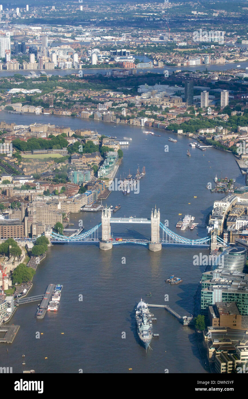 Luftbild von Tower Bridge und der Themse, London, England, Vereinigtes Königreich, Europa Stockfoto