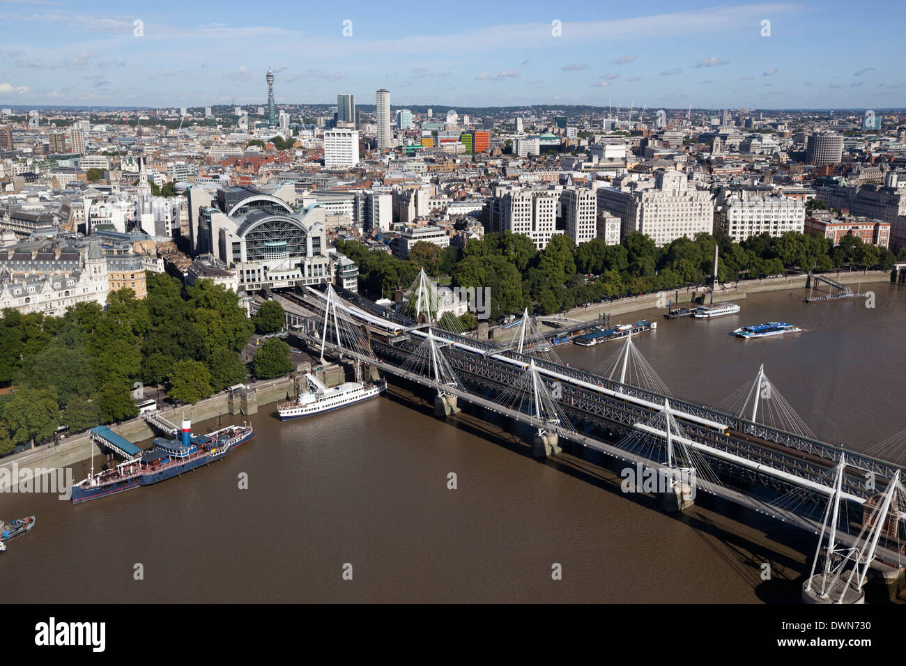 Charing Cross Station und Hungerford Bridge, London, England, Vereinigtes Königreich, Europa Stockfoto