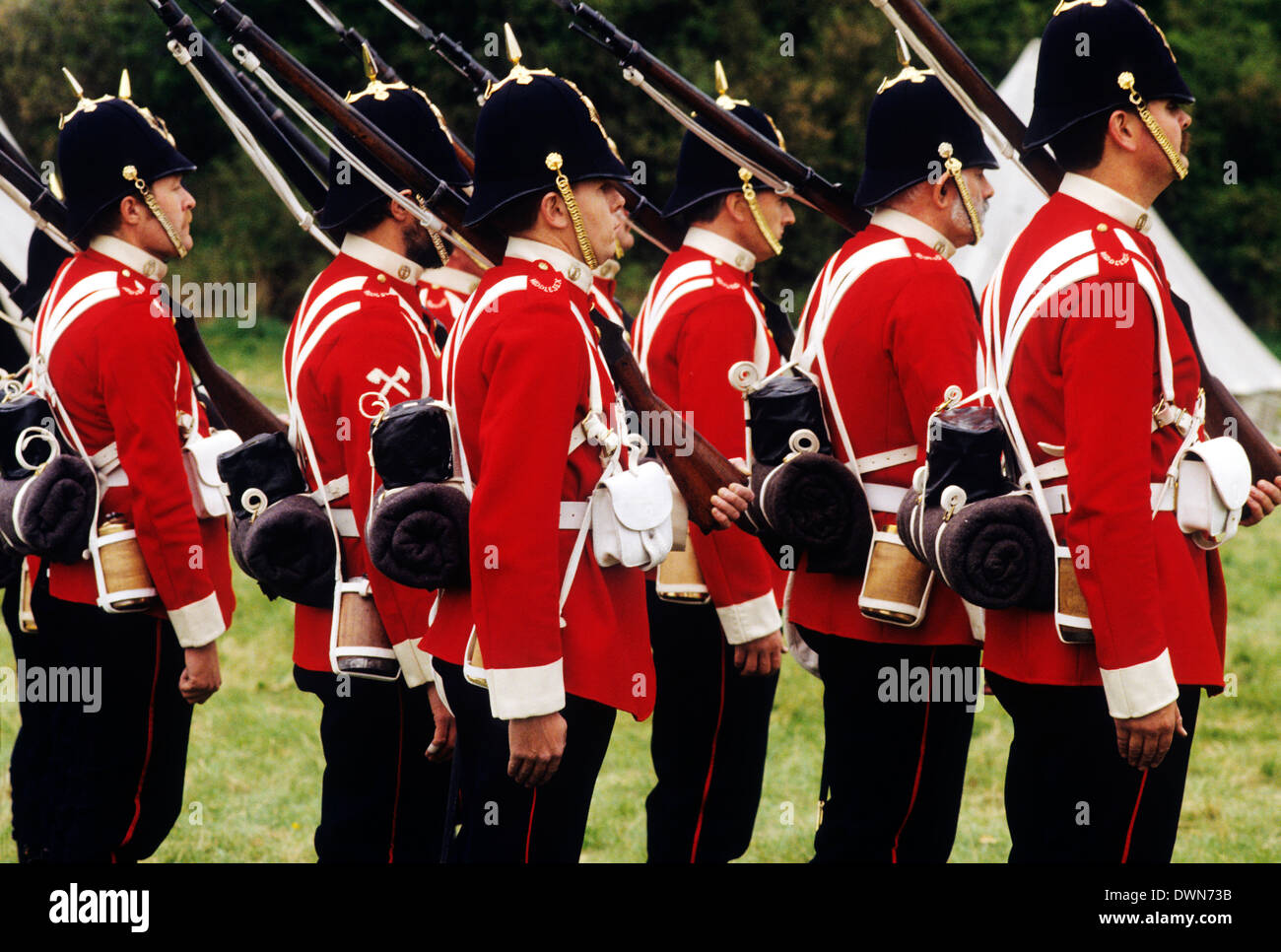 Britische Soldaten der 57th Middlesex Regiment, 1880, Gewehre Reenactment einheitliche Uniformen Fußsoldat Armee England UK Ende 19. Jh. Stockfoto