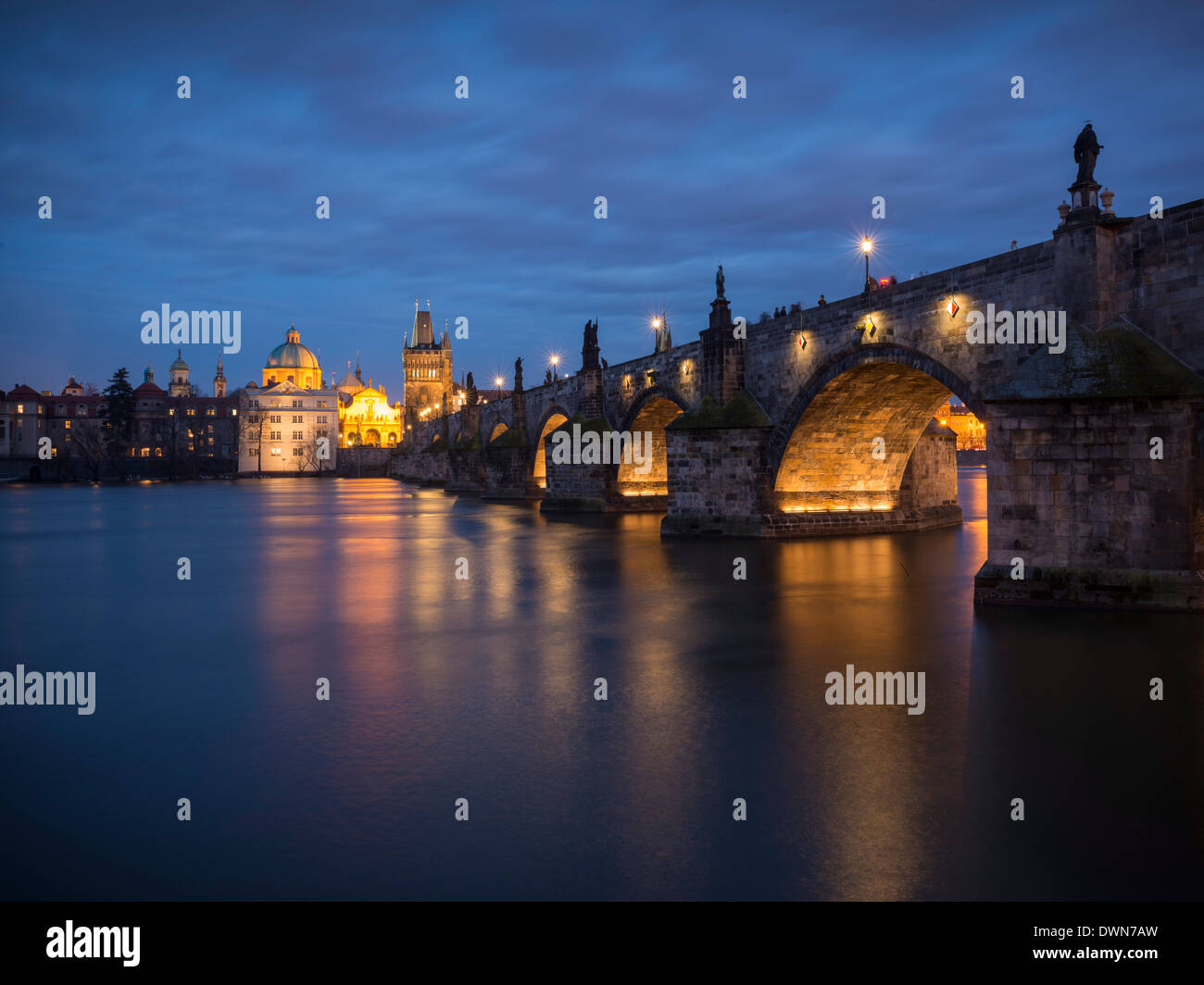 Karlsbrücke und Moldau, Prag, UNESCO World Heritage Site, Tschechische Republik, Europa Stockfoto