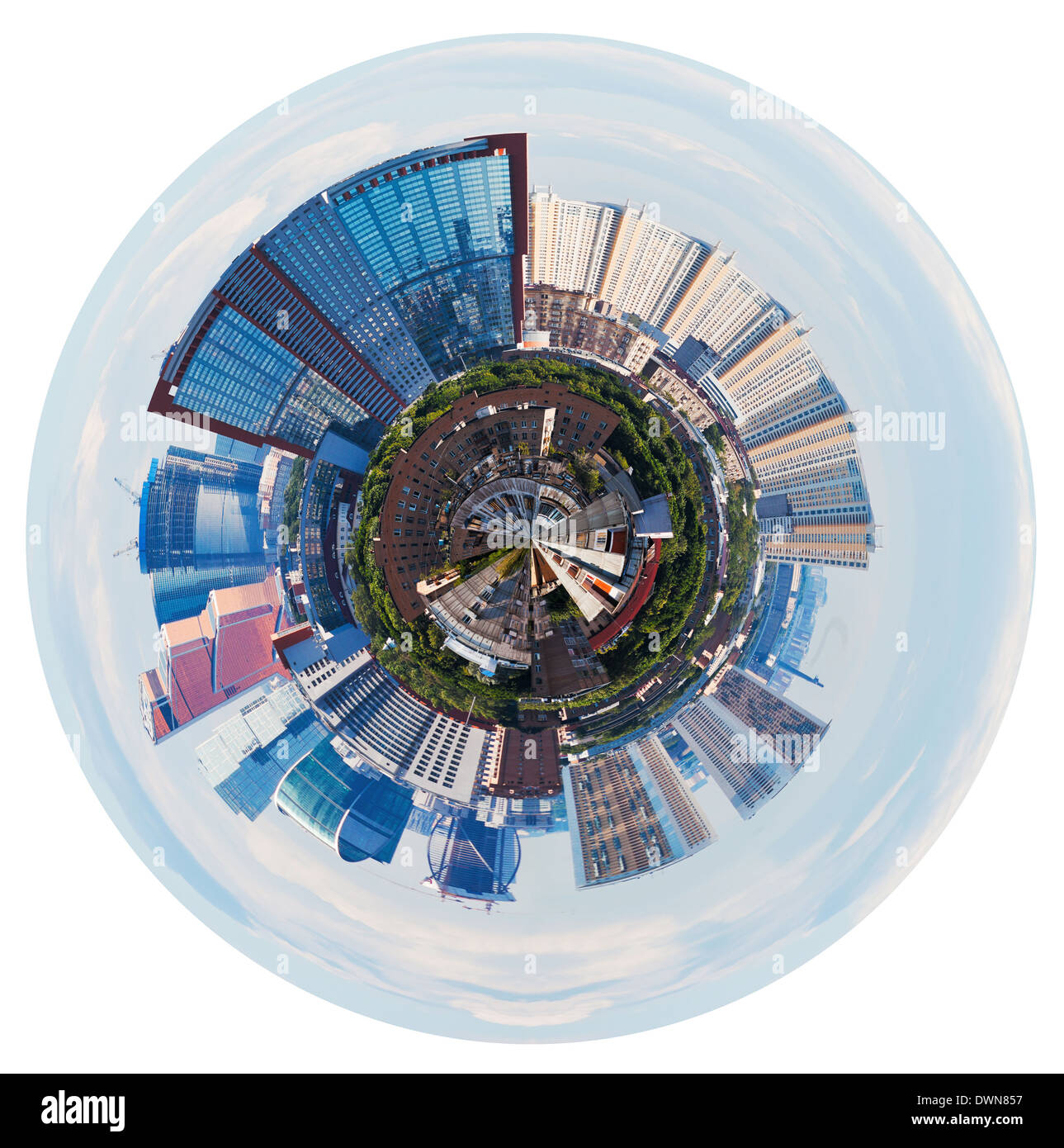 kleine Planeten - urban sphärischen Ansicht von Moskau mit Hochhäuser isoliert auf weißem Hintergrund Stockfoto