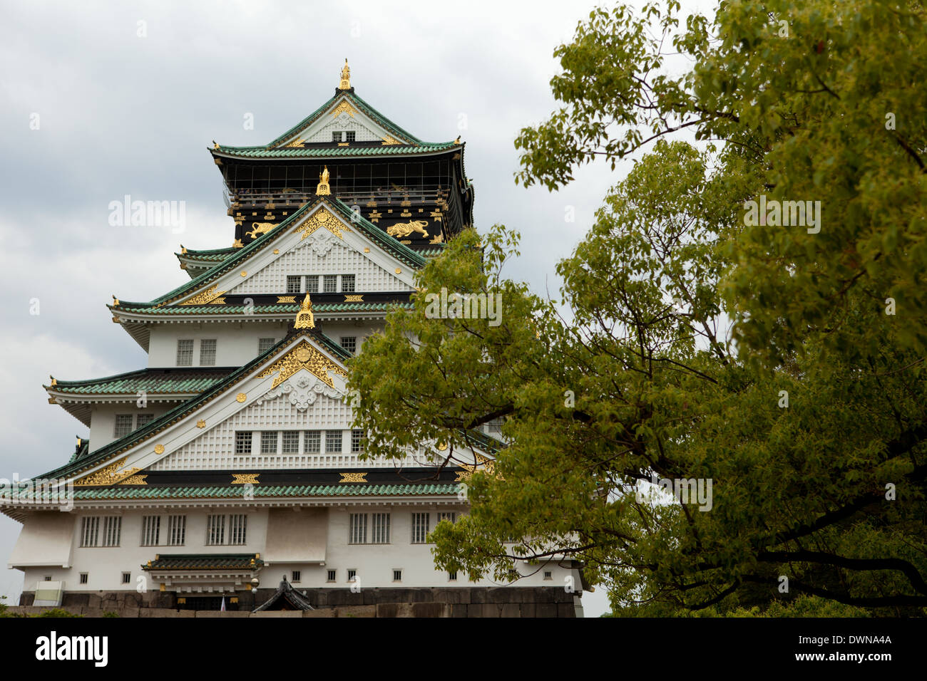 Burg von Osaka (Chuo-Ku). Eines der berühmtesten Wahrzeichen Japans aus Azuichi - Momoyama Periode Stockfoto