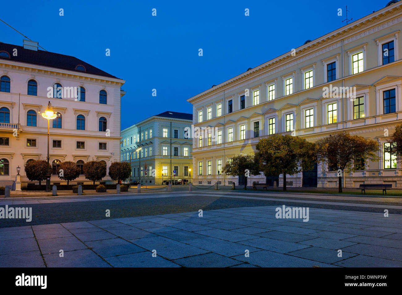Neo-klassizistischen Fassaden am Wittelsbacher Platz-Platz, München, Upper Bavaria, Bavaria, Germany Stockfoto