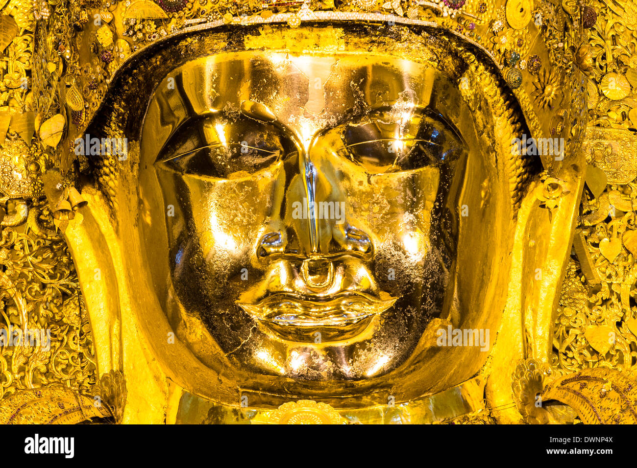 Golden sitzenden Buddha, Mahamuni, Gesicht, Mandalay, Mandalay-Division, Myanmar oder Burma Stockfoto