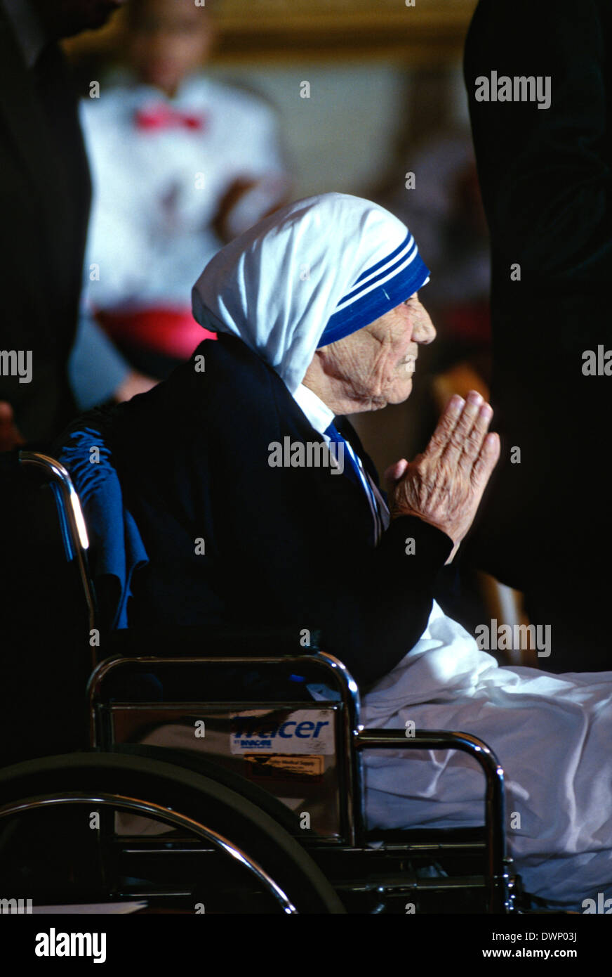 Mutter Teresa, Gründerin des Ordens Missionen der Nächstenliebe erhält die Congressional Medal Of Honor 6. Mai 1997 in Washington, DC. Stockfoto