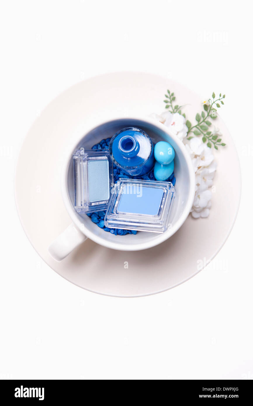 USV in eine weiße Tasse zu machen Stockfoto