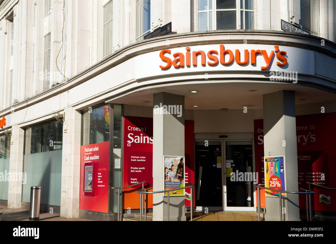 Sainsbury's Shop, Queen Street, Cardiff, Wales. Stockfoto