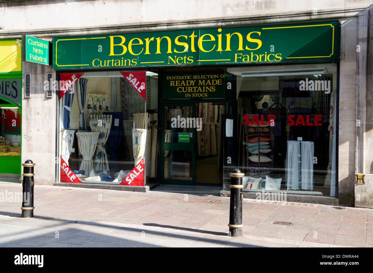 Bernsteins Heimtextilien Shop, Cardiff, Wales. Stockfoto