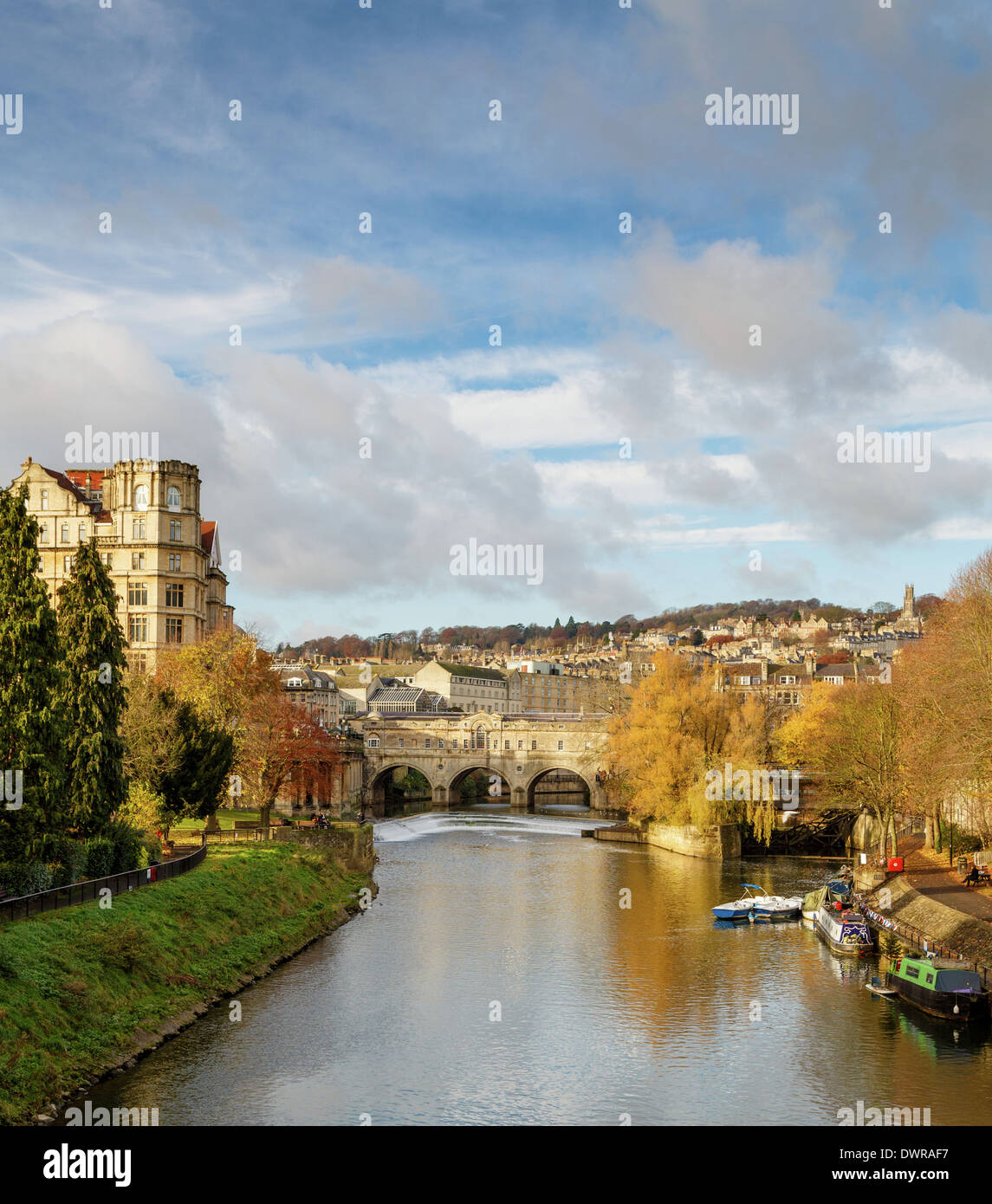 Der Fluss Avon und Pultney Brücke im Winter. Stockfoto