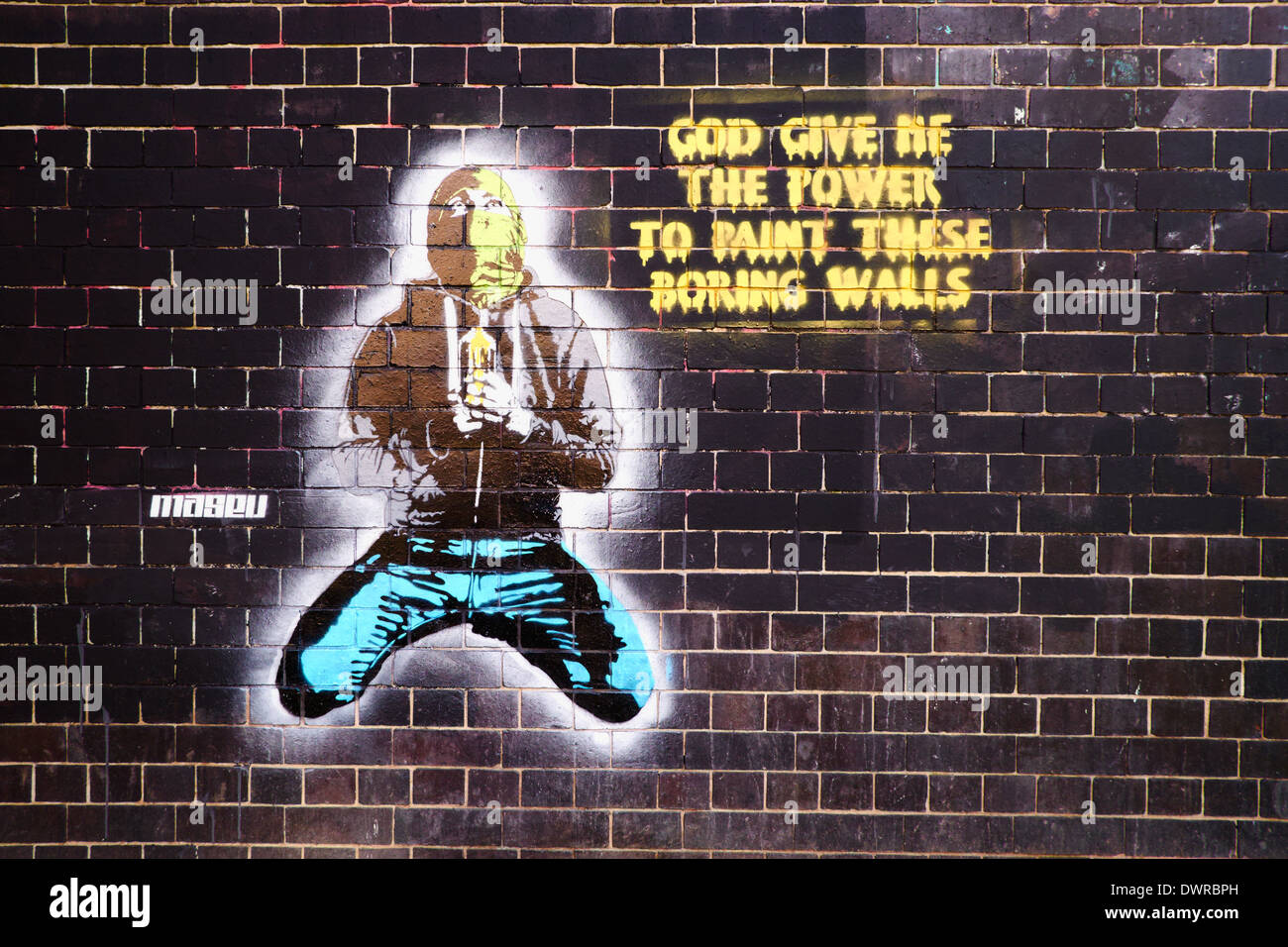 Straßenkunst auf einer gemauerten Wand Nottingham England uk "Gott gib mir die Kraft, diese langweilige Wände zu malen" Stockfoto