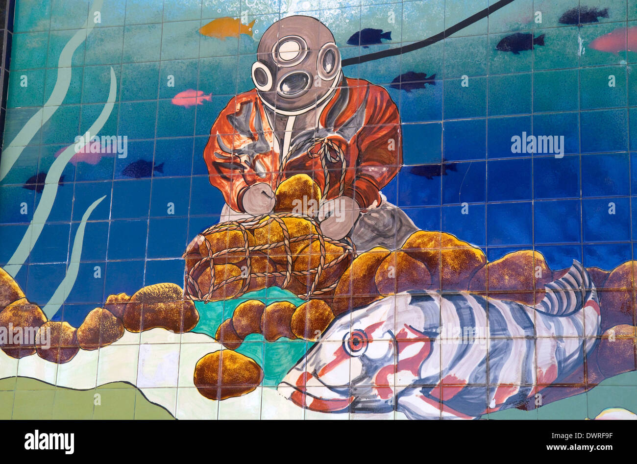 Mosaik Fliesen Kunst im öffentlichen Raum mit einem Schwamm Taucher in Tarpon Springs, Florida, USA. Stockfoto