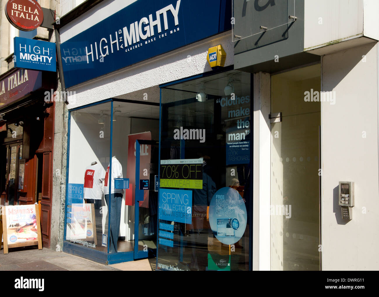 Hohen & mächtigen Bekleidungsgeschäft für größere Mann, High Street, Cardiff, Wales. Stockfoto