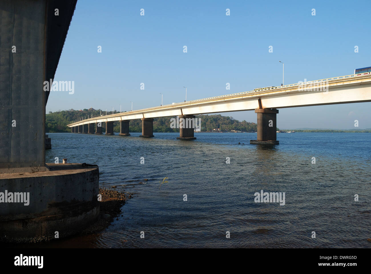 Brücke über Mandovi Fluss, Panaj, Goa, Indien Stockfoto