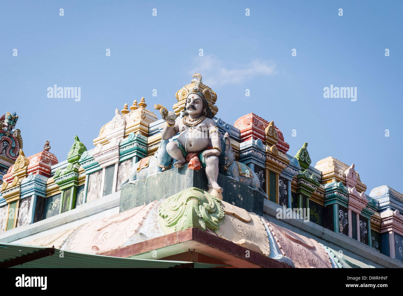 Süd-Süd-Indien, Tamil Nadu, Karpaka Vinayakar Tempel, Pillayarpatti, Dach Detail Figuren Skulpturen Statuen Stockfoto